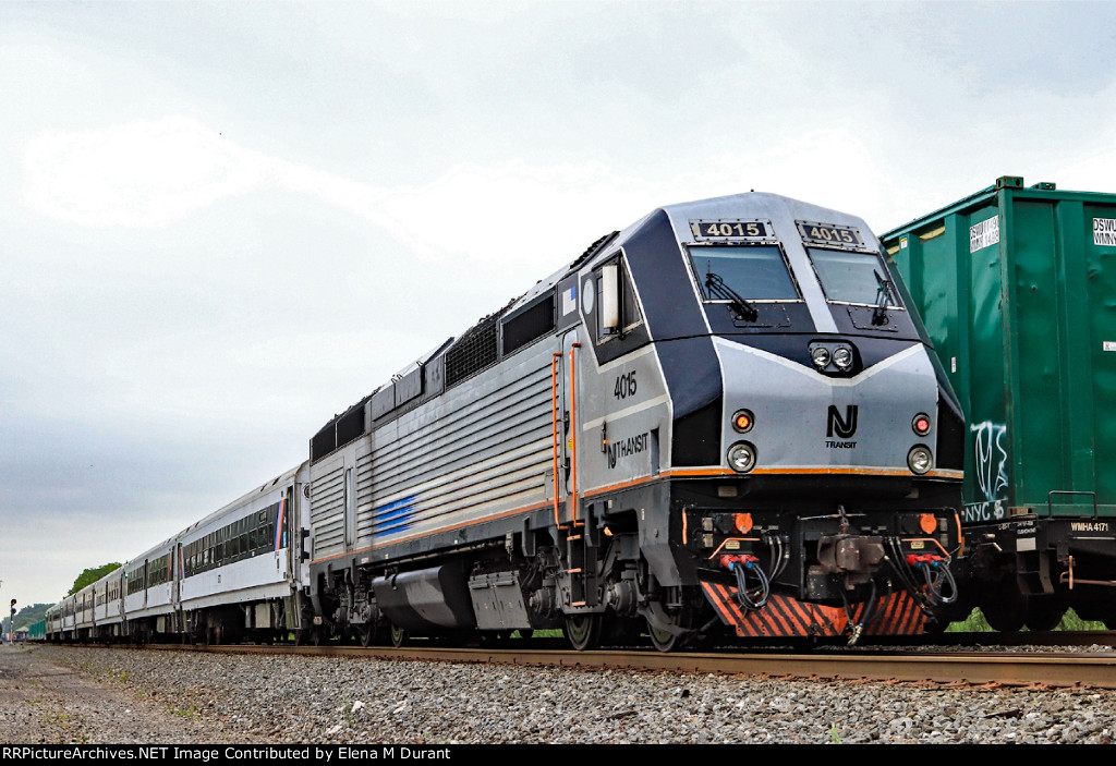 NJT 4015 on train 5512